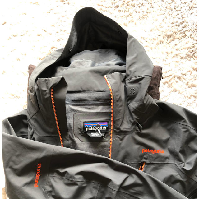 patagonia(パタゴニア)のパタゴニア アントラックド ジャケット 新品　タグ付　Sサイズ  スポーツ/アウトドアのスノーボード(ウエア/装備)の商品写真