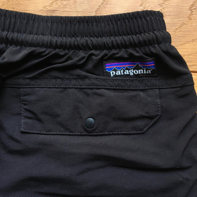 patagonia(パタゴニア)のpatagonia バギーズパンツ　黒　表記サイズS メンズのパンツ(ワークパンツ/カーゴパンツ)の商品写真