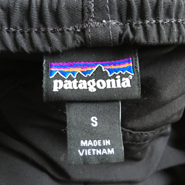 patagonia(パタゴニア)のpatagonia バギーズパンツ　黒　表記サイズS メンズのパンツ(ワークパンツ/カーゴパンツ)の商品写真