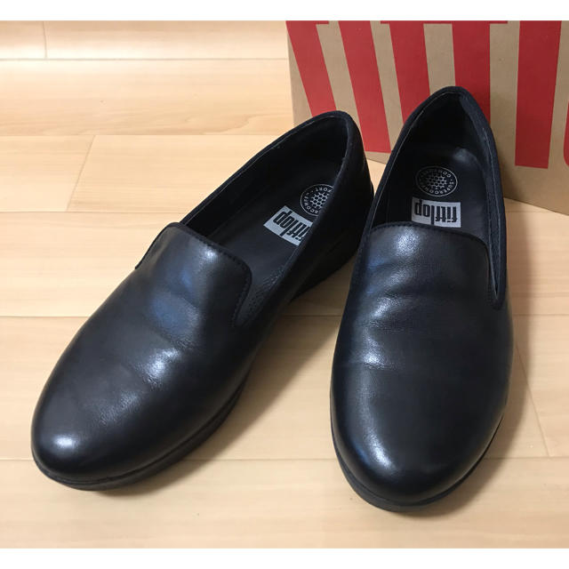 fitflop(フィットフロップ)のfit flop レザースリッポン　黒　サイズUS6.5 レディースの靴/シューズ(スリッポン/モカシン)の商品写真