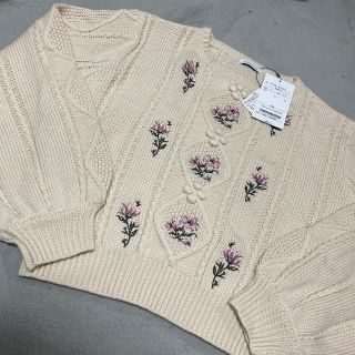 オリーブデオリーブ(OLIVEdesOLIVE)の【新品未使用タグ付き】OLIVE des OLIVE花刺繍ケーブルニット(ニット/セーター)