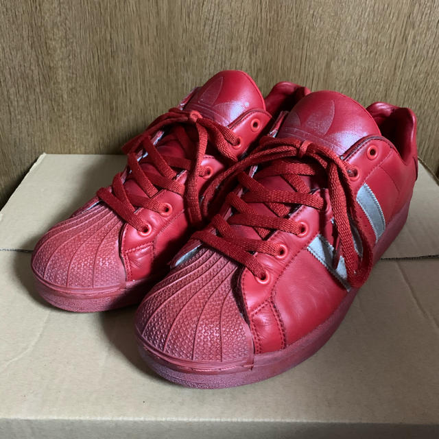 adidas(アディダス)のSUPER STAR adidas RED メンズの靴/シューズ(スニーカー)の商品写真