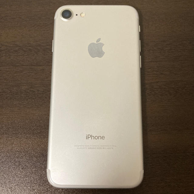 Apple(アップル)のiPhone7 32GB SIMロック解除　 スマホ/家電/カメラのスマートフォン/携帯電話(スマートフォン本体)の商品写真