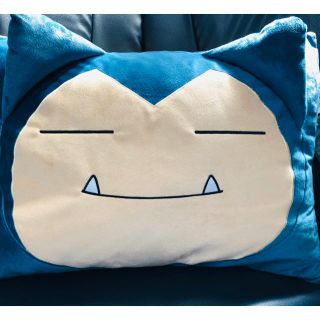 ポケモン(ポケモン)のポケモン　カビゴン　枕カバー　（新品未使用）(シーツ/カバー)