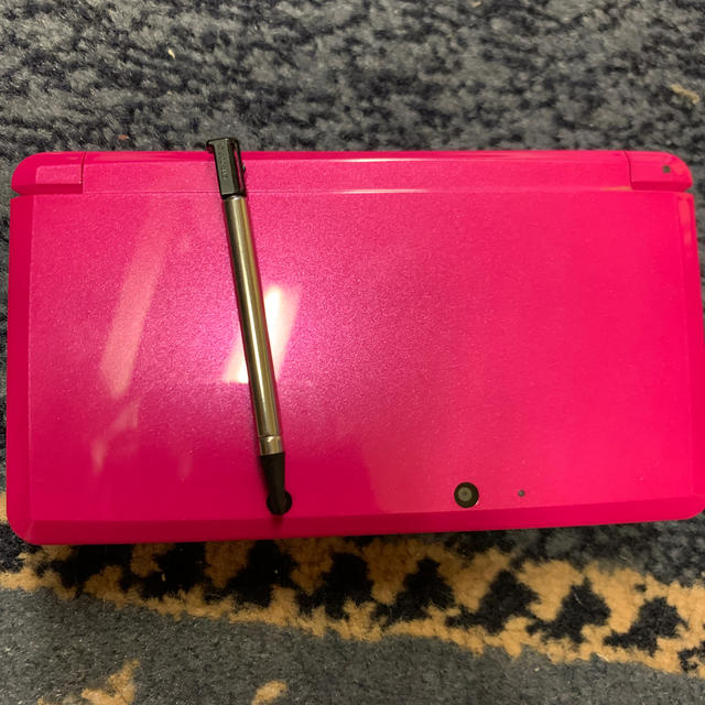 ニンテンドー3DS(ニンテンドー3DS)のNintendo 3DS  本体グロスピンク エンタメ/ホビーのゲームソフト/ゲーム機本体(携帯用ゲーム機本体)の商品写真