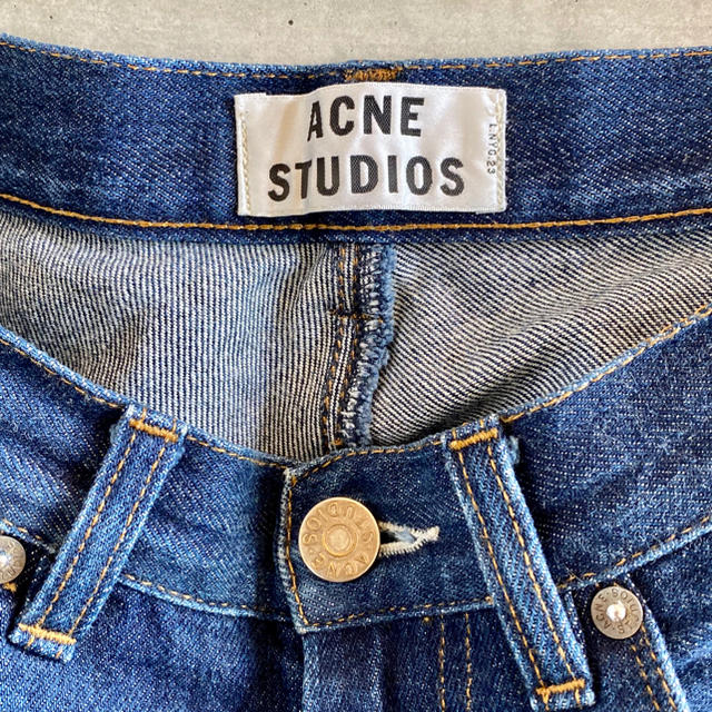 ACNE(アクネ)のクロップドデニム / ACNE STUDIOS メンズのパンツ(デニム/ジーンズ)の商品写真