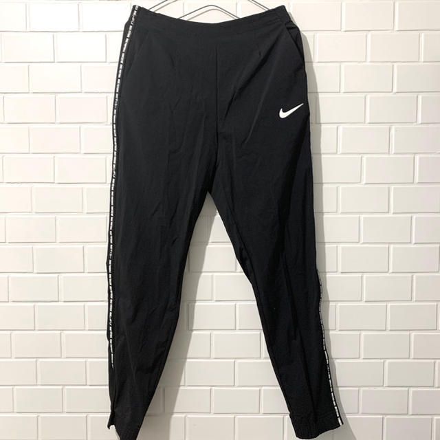 NIKE(ナイキ)のNIKE ナイロンパンツ メンズのパンツ(その他)の商品写真