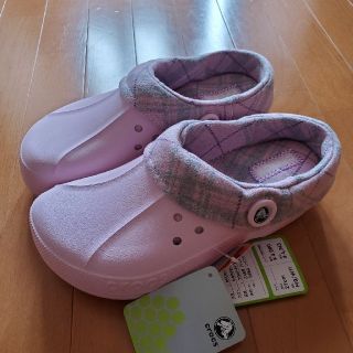 クロックス(crocs)のクロックス　ピンク　ボア付き27cm(サンダル)