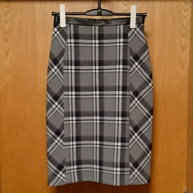 JUSGLITTY(ジャスグリッティー)の新品未使用　チェックタイトスカート レディースのスカート(ひざ丈スカート)の商品写真
