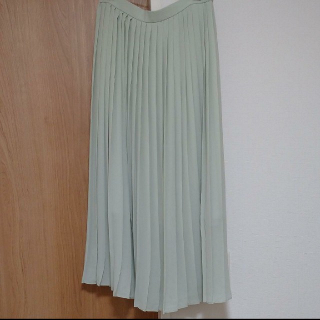 UNIQLO(ユニクロ)のUNIQLO プリーツスカート グリーン レディースのスカート(ロングスカート)の商品写真