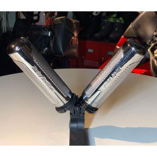 ハーレーダビッドソン(Harley Davidson)のHarley Davidson 純正メタルクロームGRIP（USA）(パーツ)