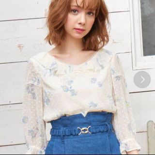 マジェスティックレゴン(MAJESTIC LEGON)のシアードット花柄ブラウス　マジェスティックレゴン 花柄　フラワー　ブラウス　半袖(シャツ/ブラウス(半袖/袖なし))