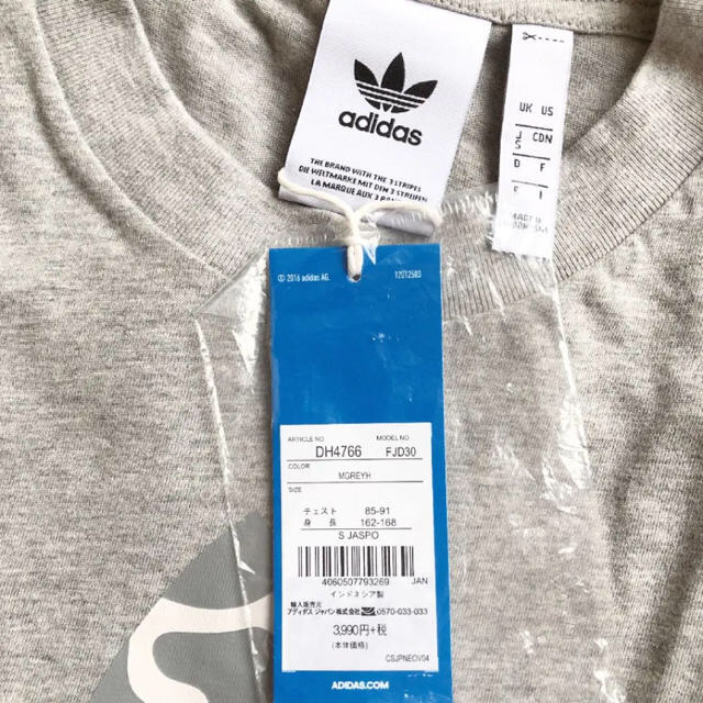 adidas(アディダス)のadidas Tシャツ　グレー　サイズS メンズのトップス(Tシャツ/カットソー(半袖/袖なし))の商品写真