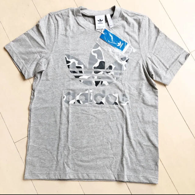 adidas(アディダス)のadidas Tシャツ　グレー　サイズS メンズのトップス(Tシャツ/カットソー(半袖/袖なし))の商品写真