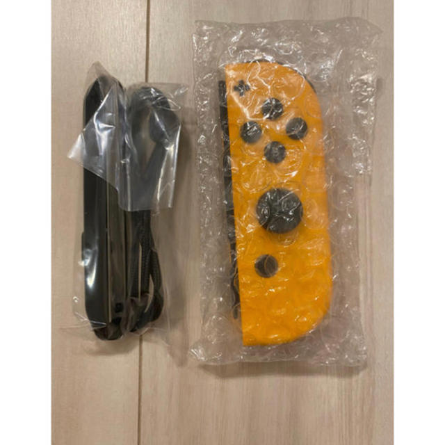 Nintendo Switch(ニンテンドースイッチ)の保証あり　新品未使用　switch Joy-Con　ネオンオレンジ (R)　右 エンタメ/ホビーのゲームソフト/ゲーム機本体(家庭用ゲーム機本体)の商品写真