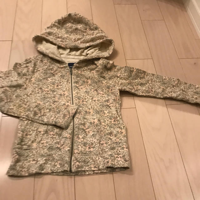 GAP Kids(ギャップキッズ)のギャップ花柄　ジップパーカー キッズ/ベビー/マタニティのキッズ服女の子用(90cm~)(ジャケット/上着)の商品写真