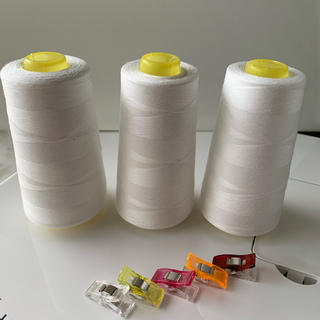 3本白糸　ロックミシン　本縫　家庭ミシン　使える糸　メイドに最適(その他)
