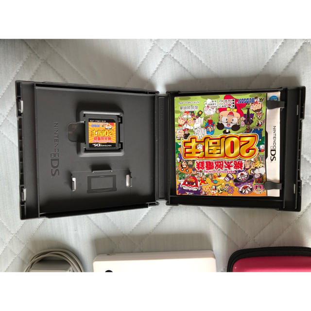 ニンテンドーDS(ニンテンドーDS)の任天堂　DSi  本体(美品)、桃太郎電鉄20周年ソフト付き エンタメ/ホビーのゲームソフト/ゲーム機本体(携帯用ゲーム機本体)の商品写真