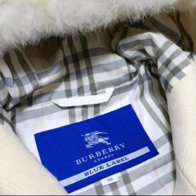 BURBERRY(バーバリー)のバーバリーブルーレーベル　リアルファーショートコート　サイズ38 レディースのジャケット/アウター(毛皮/ファーコート)の商品写真