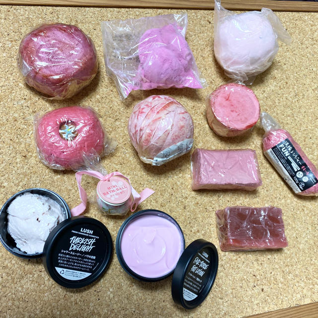 LUSH(ラッシュ)のLUSH 入浴剤、ボディクリームセット コスメ/美容のボディケア(ボディクリーム)の商品写真