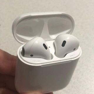 アップル(Apple)のAirpods 充電器両耳イヤホン付き 中古品(ヘッドフォン/イヤフォン)