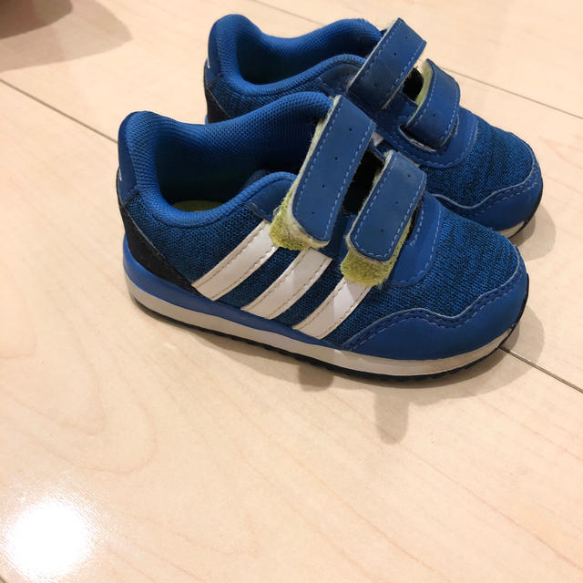 adidas(アディダス)のadidasキッズスニーカー キッズ/ベビー/マタニティのベビー靴/シューズ(~14cm)(スニーカー)の商品写真