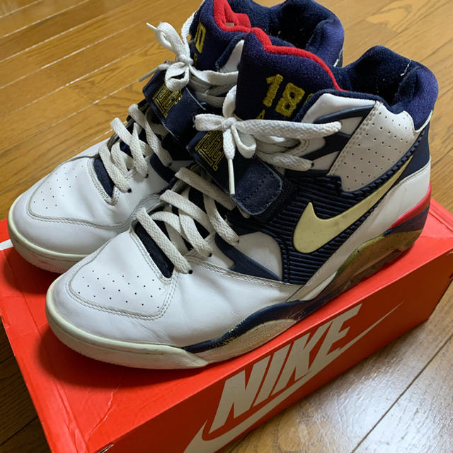 NIKE(ナイキ)のNIKE AIR FORCE180 オリンピック　28.5 メンズの靴/シューズ(スニーカー)の商品写真