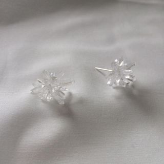 送料込☆ 美しいクリスタル結晶ピアス ハンドメイド 結婚式 カジュアルにも♪(ピアス)