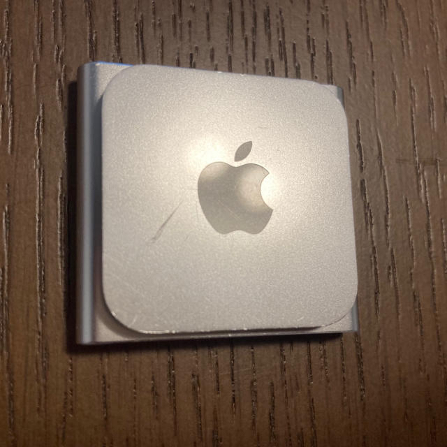 Apple(アップル)のiPod nano 第6世代　シルバー スマホ/家電/カメラのオーディオ機器(ポータブルプレーヤー)の商品写真