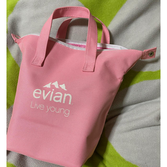 evian バッグ　未使用 レディースのバッグ(トートバッグ)の商品写真