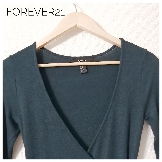 FOREVER 21(フォーエバートゥエンティーワン)の✨新品未使用✨FOREVER 21　ワンピース　エメラルドグリーン色 レディースのワンピース(ロングワンピース/マキシワンピース)の商品写真