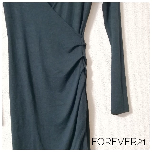 FOREVER 21(フォーエバートゥエンティーワン)の✨新品未使用✨FOREVER 21　ワンピース　エメラルドグリーン色 レディースのワンピース(ロングワンピース/マキシワンピース)の商品写真