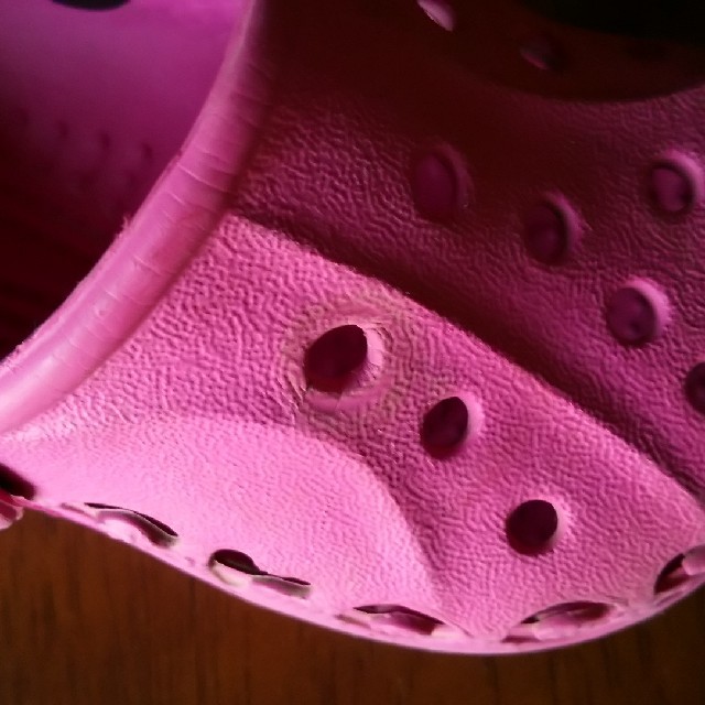 crocs(クロックス)のクロックス ピンク13cm キッズ/ベビー/マタニティのベビー靴/シューズ(~14cm)(サンダル)の商品写真