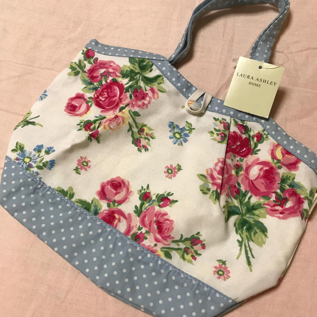 LAURA ASHLEY(ローラアシュレイ)の新品タグ付★ ローラアシュレイ　ミニバック　ランチバック　子供用バック レディースのバッグ(トートバッグ)の商品写真