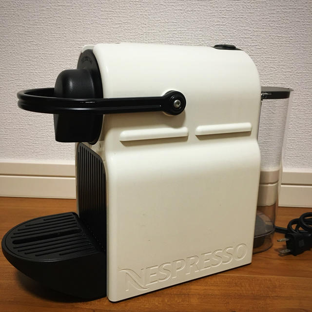 ネスプレッソ コーヒーメーカー C40WHの通販 by きょん's shop|ラクマ