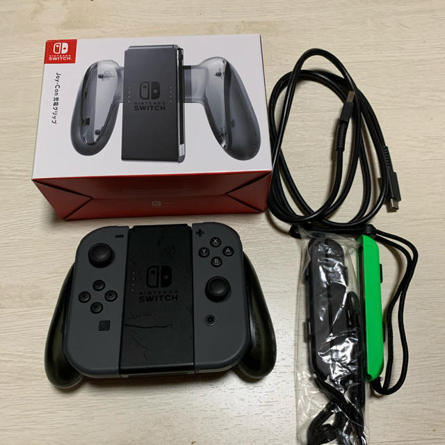 Switch ジョイコン　純正　充電グリップ　グレー　joy-con