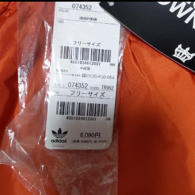 adidas(アディダス)のアディダス　スカート　新品未使用　旧ロゴ　adidas　オレンジ レディースのパンツ(その他)の商品写真