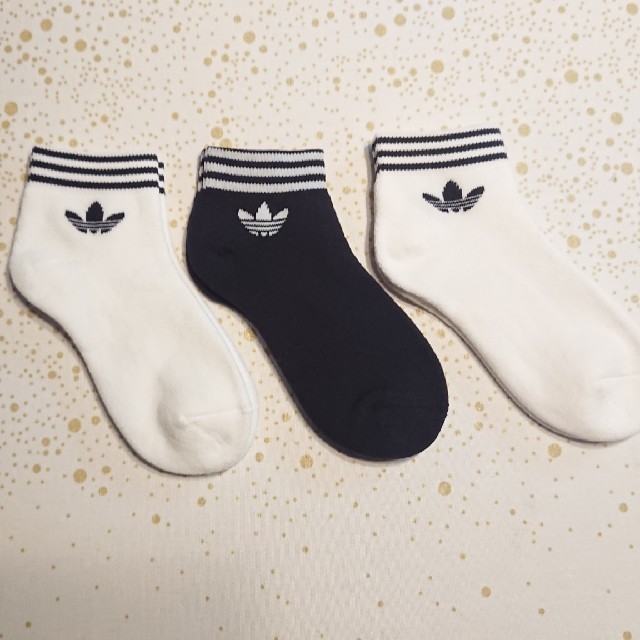 adidas(アディダス)のadidas Originals アンクルストライプソックス レディースのレッグウェア(ソックス)の商品写真