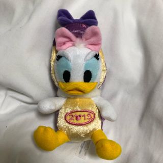 デイジー(Daisy)のディズニーニューイヤー　2013 デイジー　ぬいぐるみバッジ(キャラクターグッズ)