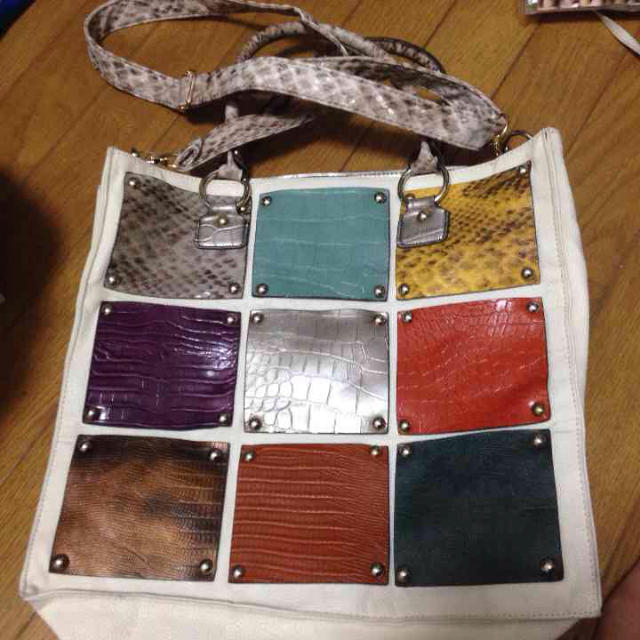 elianegigi(エリアーヌジジ)のelianegigiパッチワークバック レディースのバッグ(ショルダーバッグ)の商品写真