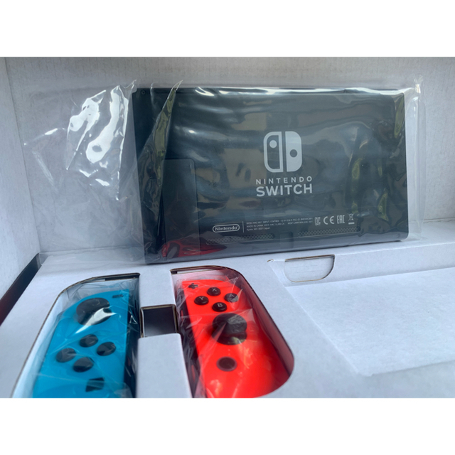 Nintendo Switch(ニンテンドースイッチ)の任天堂　スイッチ　本体　switch エンタメ/ホビーのゲームソフト/ゲーム機本体(家庭用ゲーム機本体)の商品写真