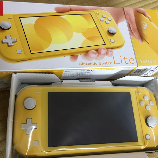 Nintendo Switch Lite イエロー　新品