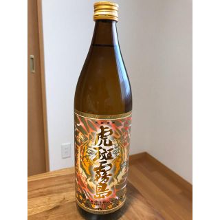 本格芋焼酎　虎斑霧島　25度　900ml(焼酎)