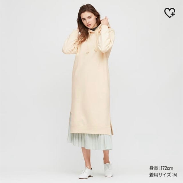 UNIQLO(ユニクロ)のユニクロ　スウェットフーデッドロングワンピース　オフ白　S レディースのワンピース(ロングワンピース/マキシワンピース)の商品写真