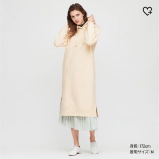 ユニクロ(UNIQLO)のユニクロ　スウェットフーデッドロングワンピース　オフ白　S(ロングワンピース/マキシワンピース)