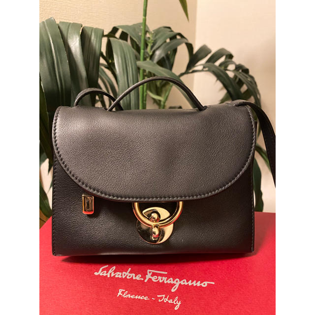 Salvatore Ferragamo(サルヴァトーレフェラガモ)のサルヴァトーレフェラガモ ショルダーバッグ　ステラ　ハンドバッグ レディースのバッグ(ショルダーバッグ)の商品写真