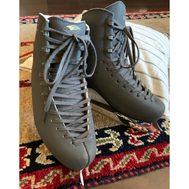 フィギュアスケート靴(EDEA表示240)実寸23㎝＋ブレード ファントム　美品