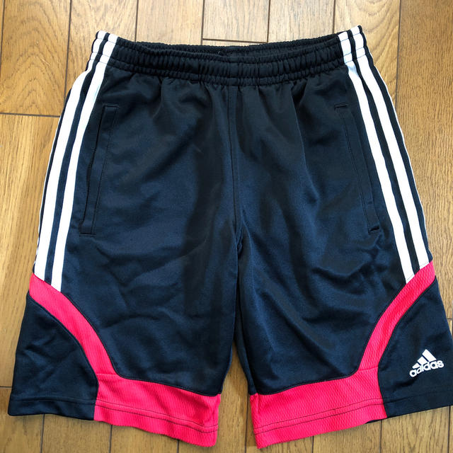 adidas(アディダス)のアディダス短パンジャージ キッズ/ベビー/マタニティのキッズ服男の子用(90cm~)(パンツ/スパッツ)の商品写真