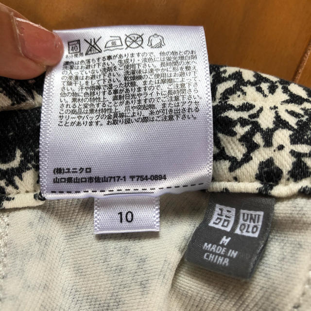 UNIQLO(ユニクロ)のユニクロ　レギンスパンツ　白黒花柄 レディースのパンツ(スキニーパンツ)の商品写真