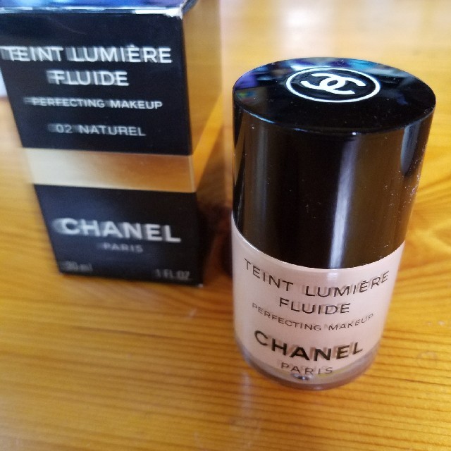 CHANEL(シャネル)のシャネルタンルミエールフリュイド コスメ/美容のベースメイク/化粧品(フェイスパウダー)の商品写真
